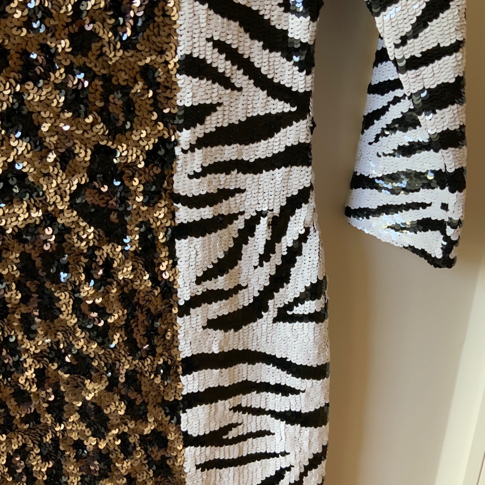 ALICE + OLIVIA JAE MULTI SEQUIN KEYHOLE MINI DRESS - Picture 12 of 16